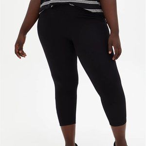 Torrid Size 2 Crop Signature Waist Premium Black Legging
